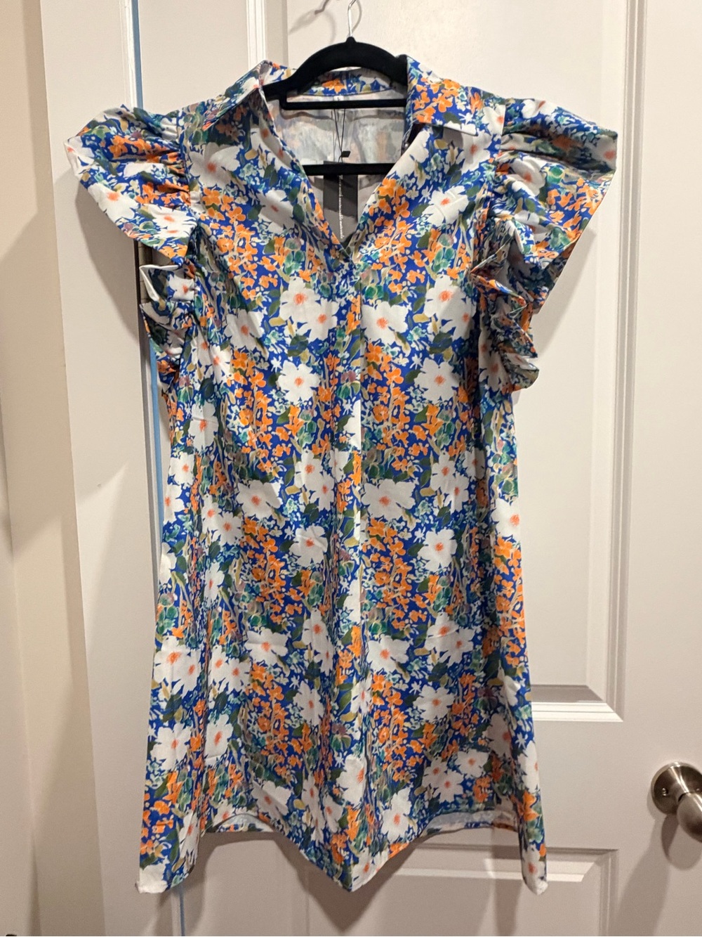 🌸 NEW WITH TAGS – Floral Ruffle Sleeve Dress – Size Large